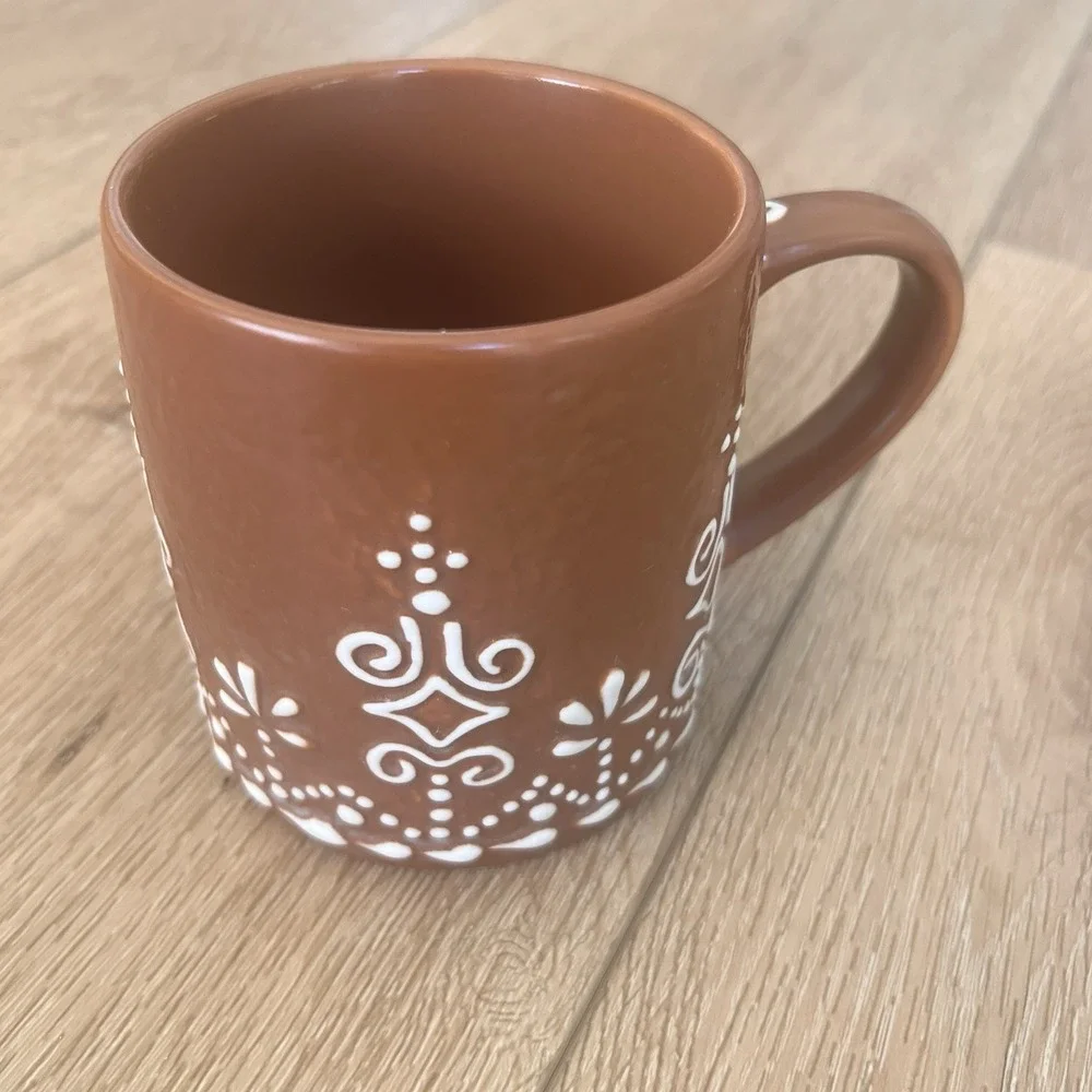 Pottery Barn Iced Gingerbread Snowflake‎ Stoneware Mug 14 oz Brown